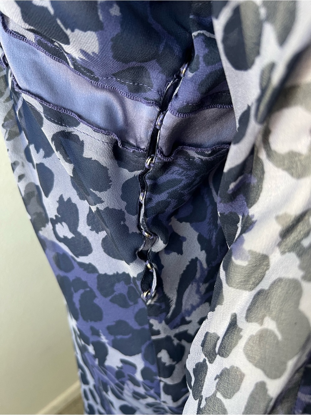 New BCBGIRLS 100% Silk LEOPARD PURPLE DRESS - Picture 11 of 15